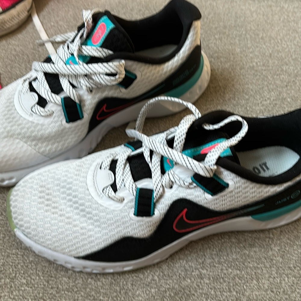 Men’s Nike size 7. Only worn a couple times